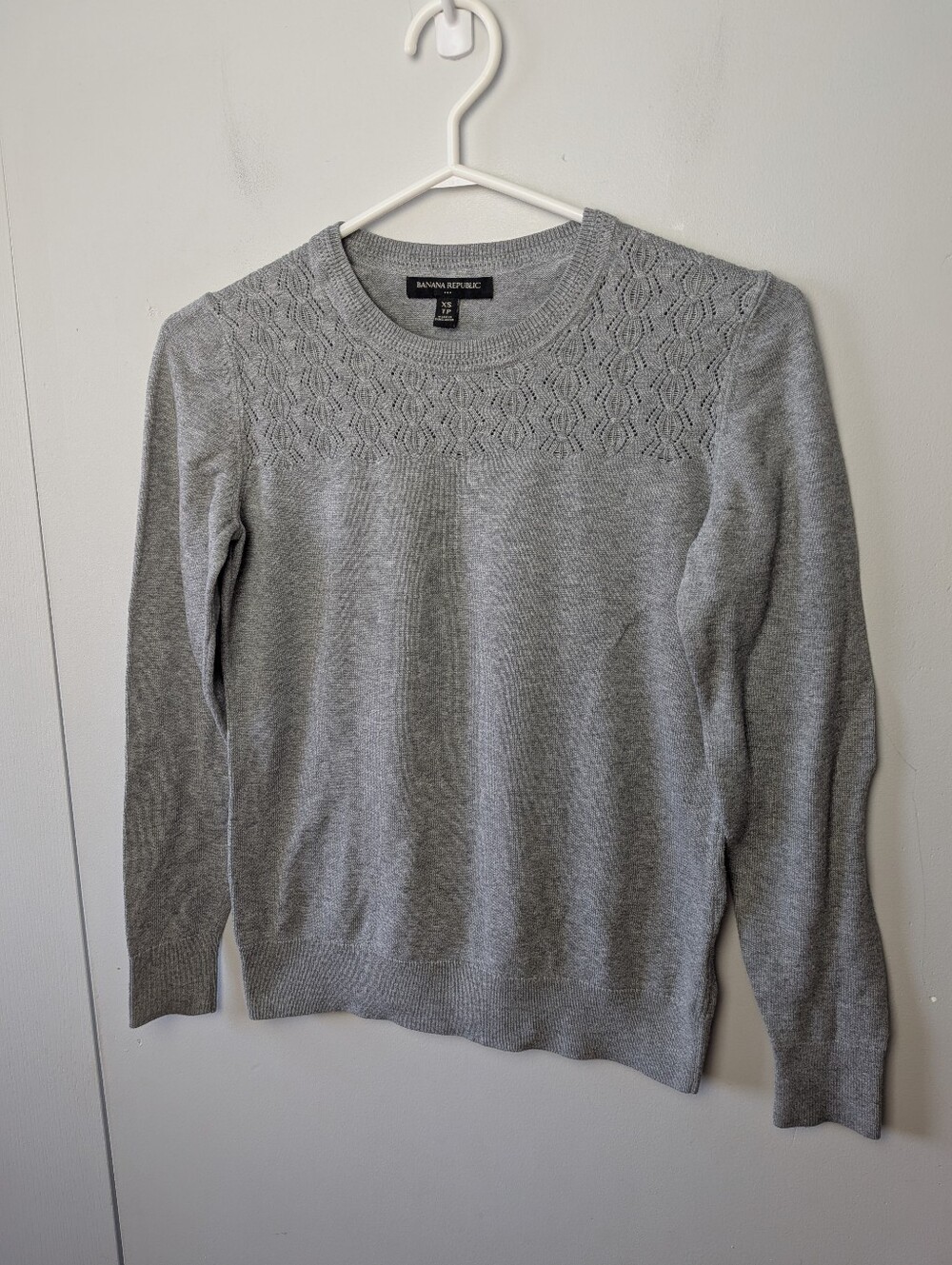 BANANA REPUBLIC Women Crewneck Gray Color Size XS Long Sleeve Basic Classic